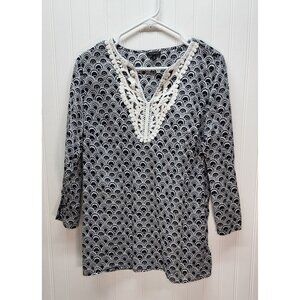 Black & White Talbots Womens Top W/ Embroidered V-Neck & Scallop Print 3/4 Sleev